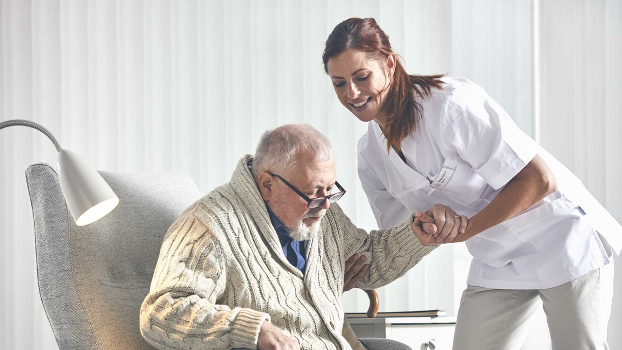 homa-care-nurse-with-patient